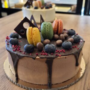 strona główna tort czekoladowy z makaronikami